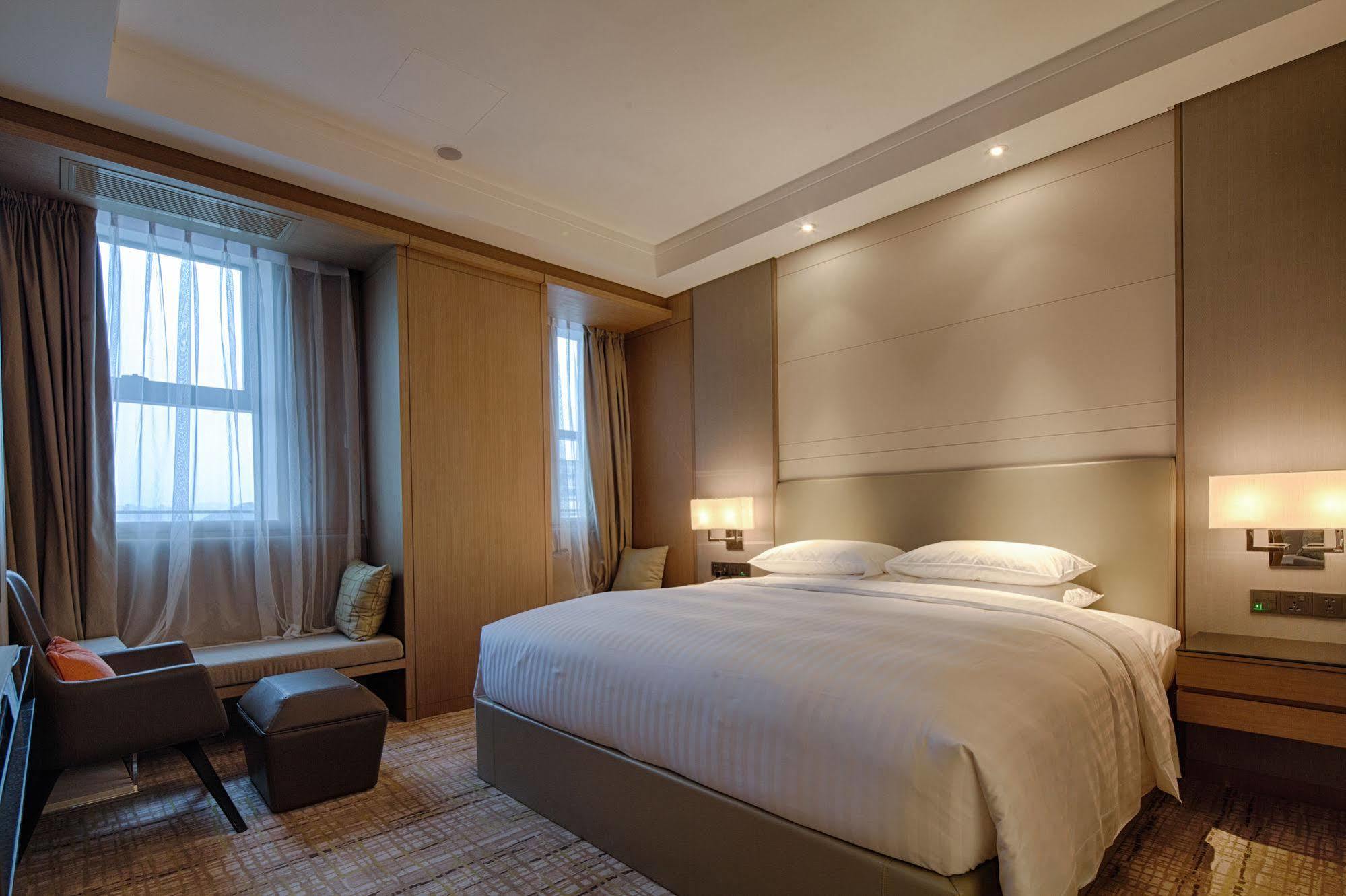 Courtyard By Marriott Xinchang Экстерьер фото